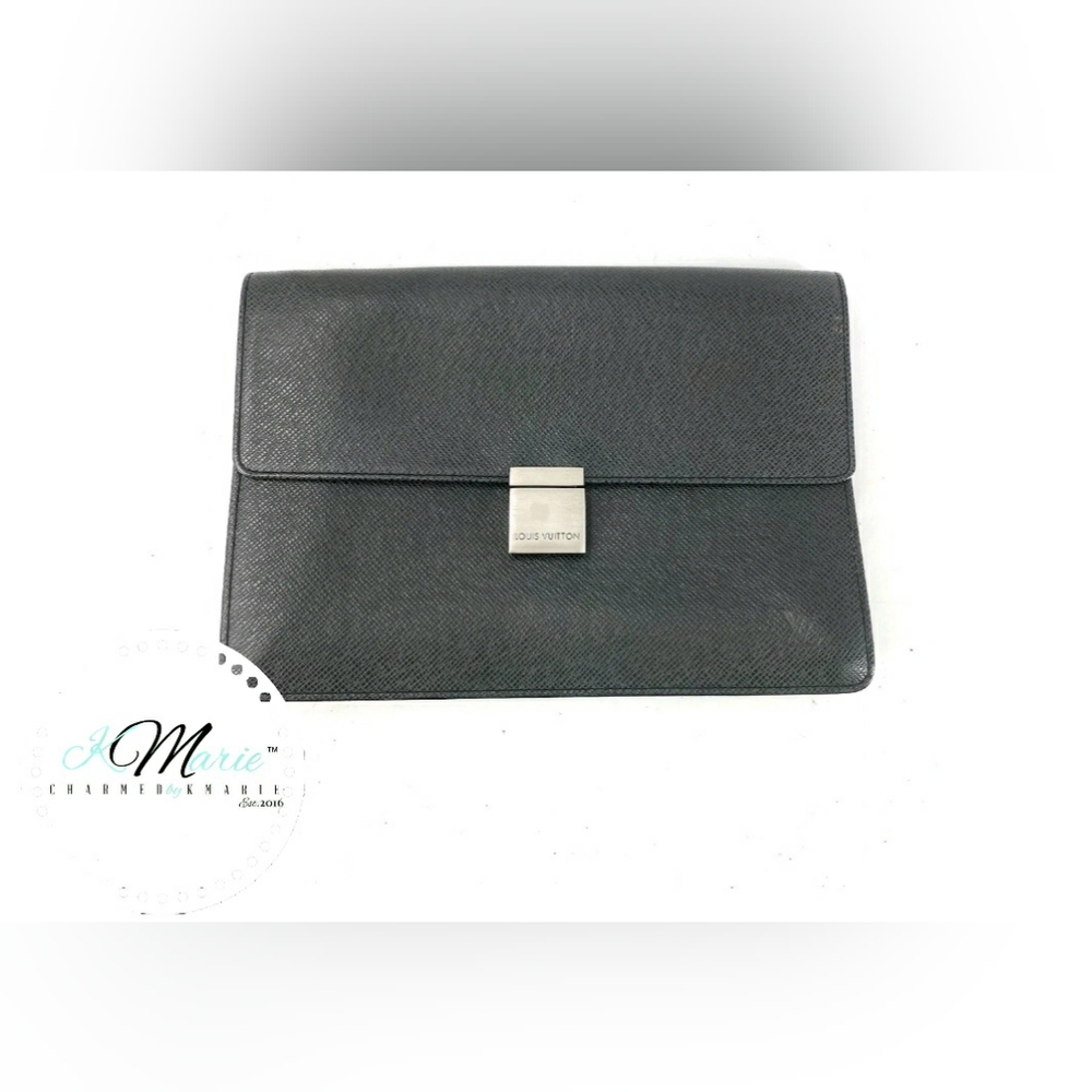 Authentic Louis Vuitton Taïga Pochette Selenga